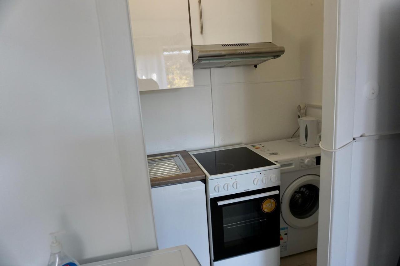 Alster Hamburg - Saniertes Und Mobliertes Apartment Mit Bad Und Kuche ภายนอก รูปภาพ