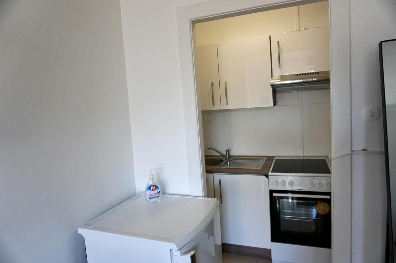 Alster Hamburg - Saniertes Und Mobliertes Apartment Mit Bad Und Kuche ภายนอก รูปภาพ