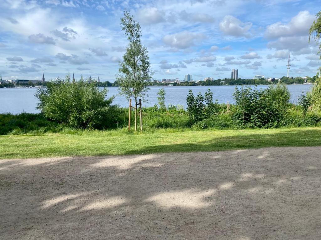 Alster Hamburg - Saniertes Und Mobliertes Apartment Mit Bad Und Kuche ภายนอก รูปภาพ